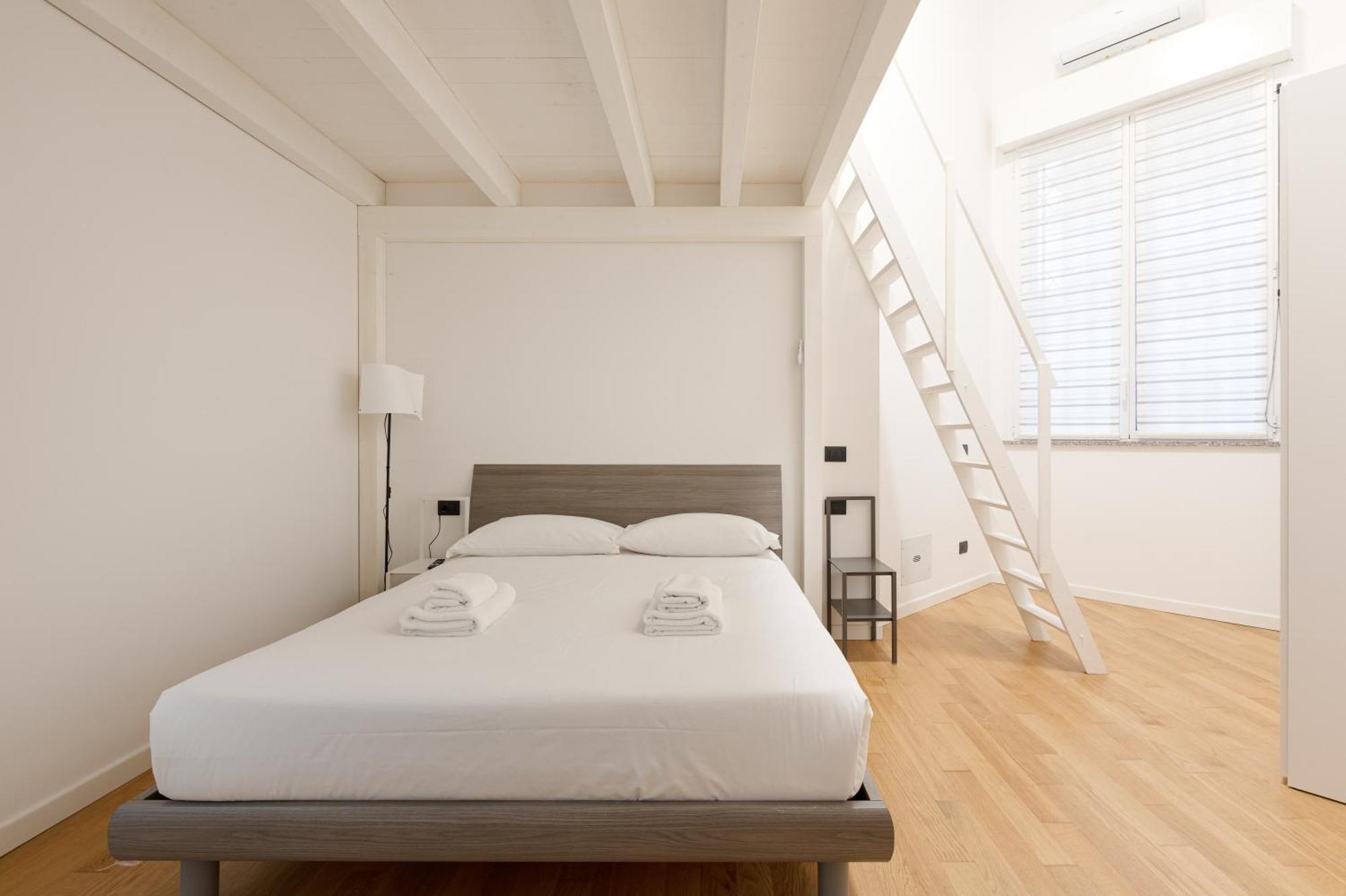 밀라노 Cozy Corner With Balcony And Private Garage! 아파트 외부 사진