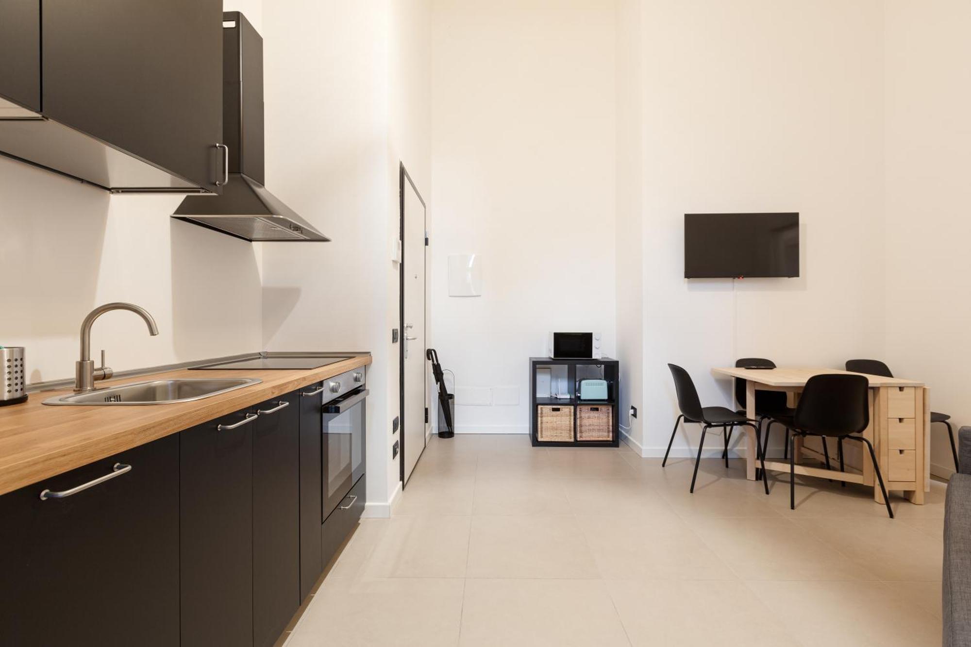 밀라노 Cozy Corner With Balcony And Private Garage! 아파트 외부 사진